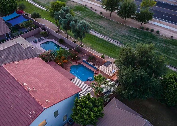 Spacious 5br W Pool For Getaway For Family Holiday home *