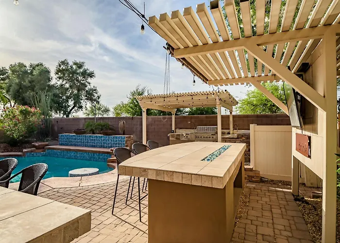 Spacious 5br W Pool For Getaway For Family Holiday home