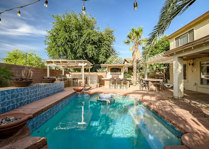 Spacious 5br W Pool For Getaway For Family Holiday home Gilbert
