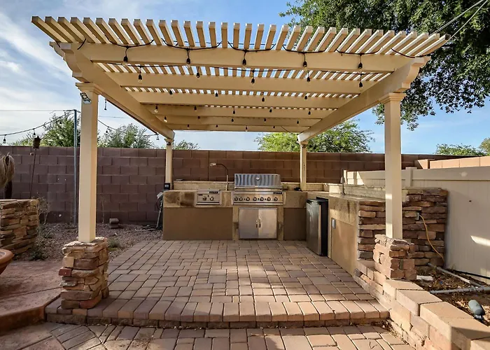 Spacious 5br W Pool For Getaway For Family Holiday home