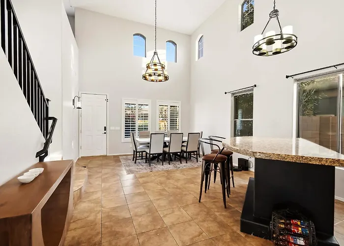 Spacious 5br W Pool For Getaway For Family Holiday home