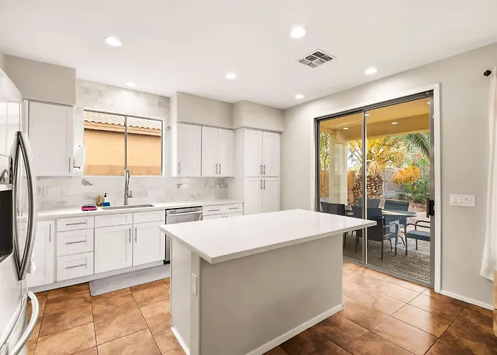 Spacious 5br W Pool For Getaway For Family Gilbert