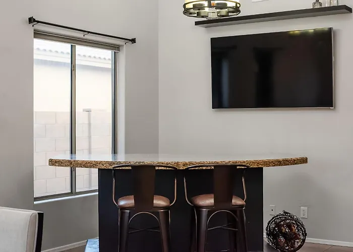 Spacious 5br W Pool For Getaway For Family Gilbert