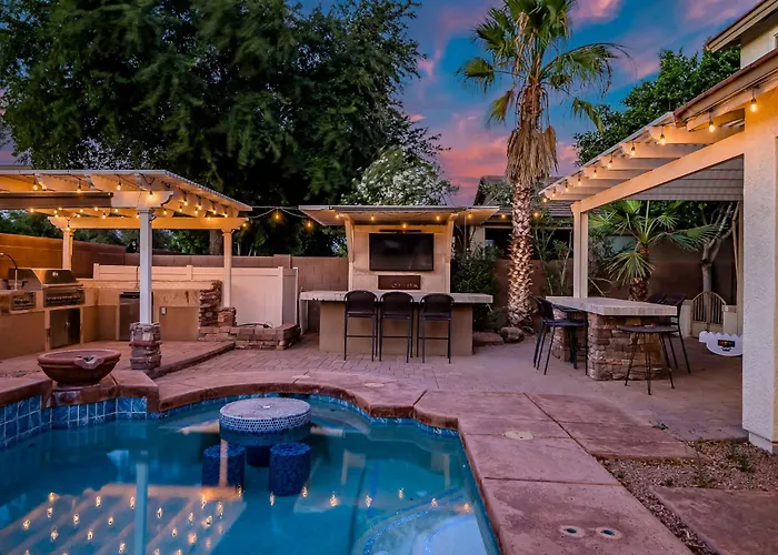 Spacious 5br W Pool For Getaway For Family Holiday home *